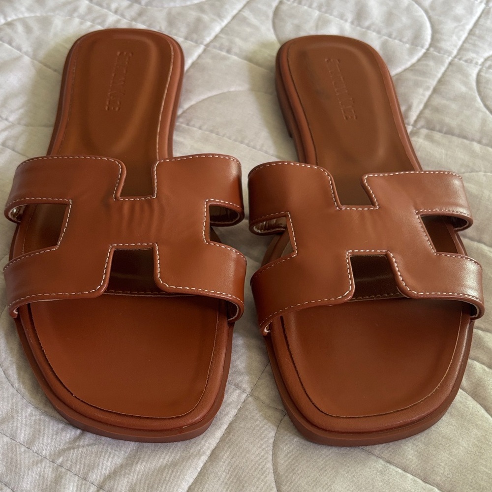 Elegant Tan Leather Sandals - Picture 2 of 7